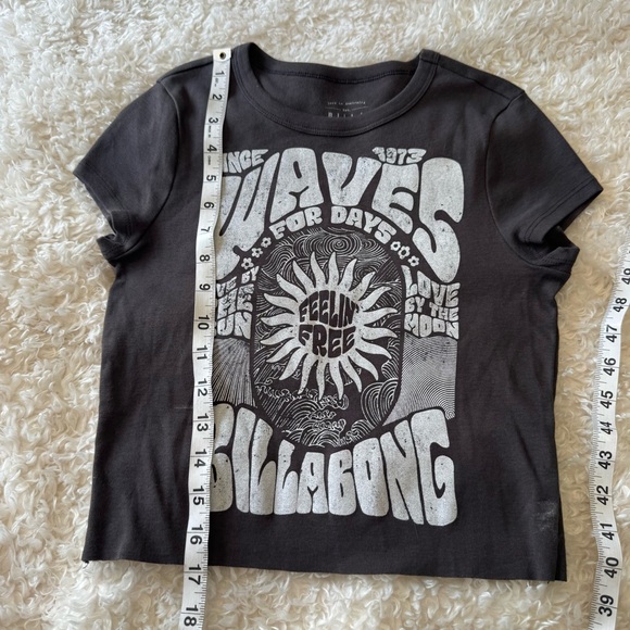Billabong Women's Live By The Sea Baby Tee T-Shirt Faded Black (Gray) Size Small - Picture 7 of 9